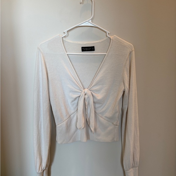 Abercrombie Light Weight Cropepd Sweater with Tie Front - Cream - Medium - Picture 1 of 3